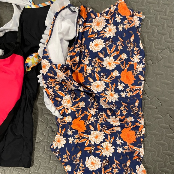 One piece bathing- really original - Picture 3 of 7